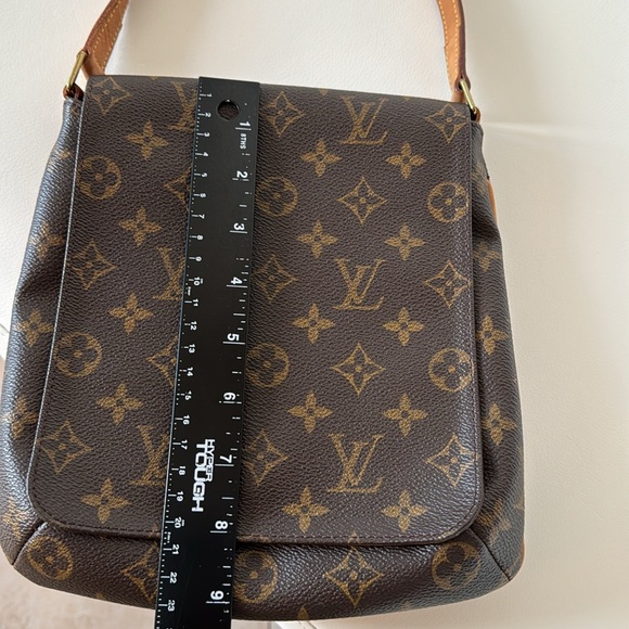 Louis Vuitton Monogram Musette Shoulder Bag in Excellent Condition - Picture 12 of 16